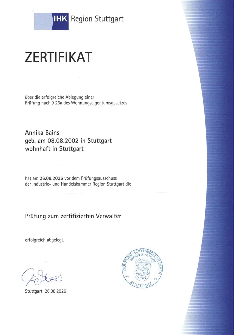 IHK-Zertifikat: Annika Bains, zertifizierte Verwalterin nach § 26a WEG